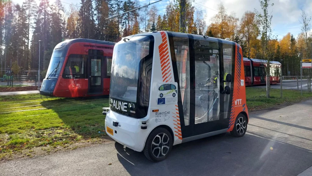 VTT:n autonominen minibussi