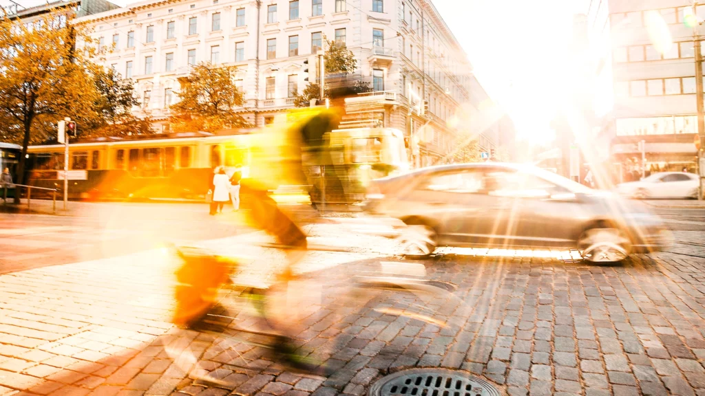 Pyörä ja auto kaupunkiliikenteessä